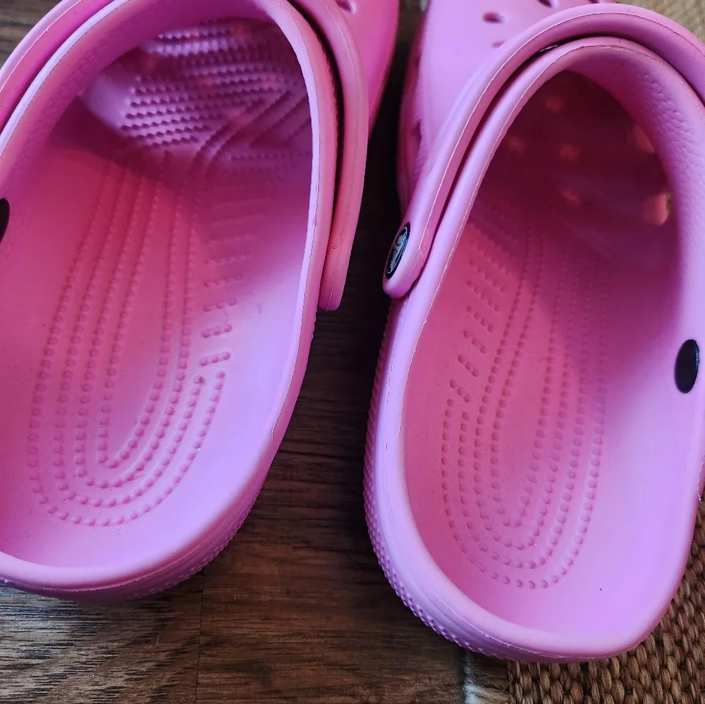CROCS bright pink
